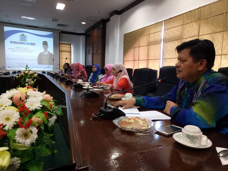 Lawatan dr MAIM ke Unit Rekod MSNM