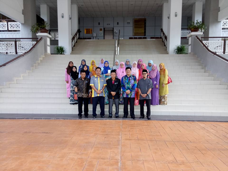 Lawatan dr MAIM ke Unit Rekod MSNM