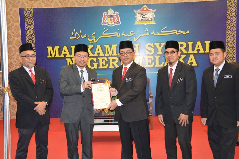 Majlis Penyampaian Sijil Halal Kepada Sari Unggul Enterprise Kafetaria MSNM